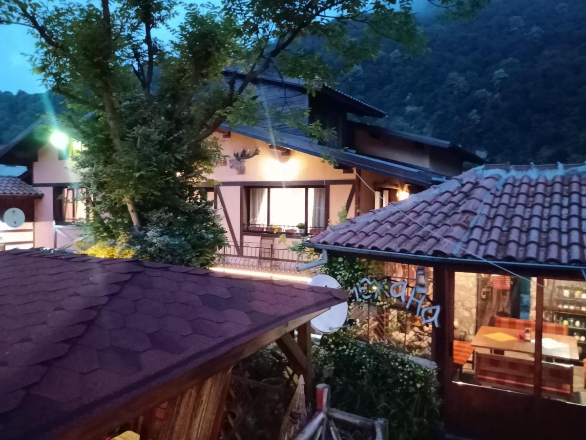 Hotel Кръчмъ При Байката Alpin Ribarica Exteriér fotografie